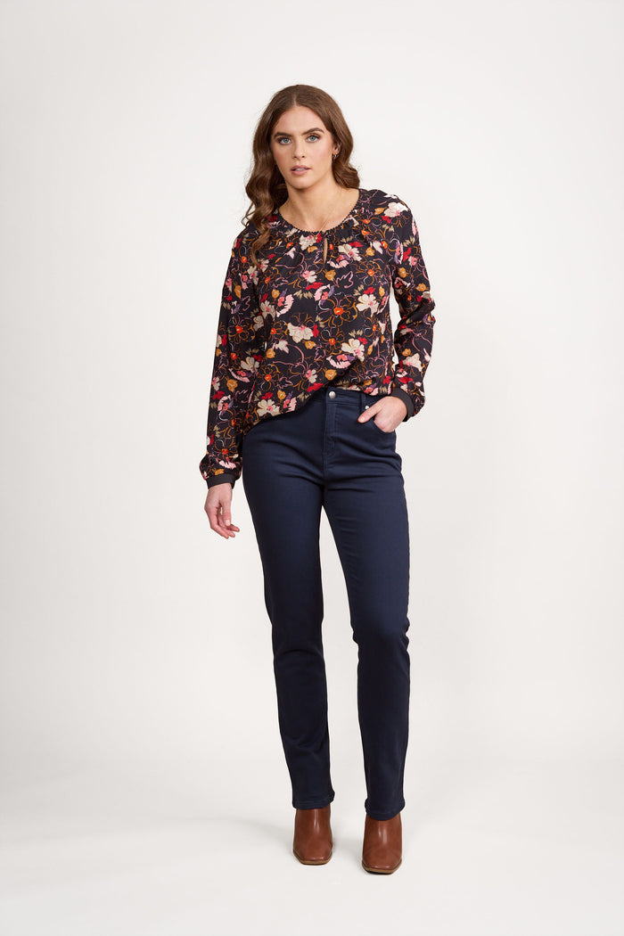 Vassalli Slim Leg Knit Jean